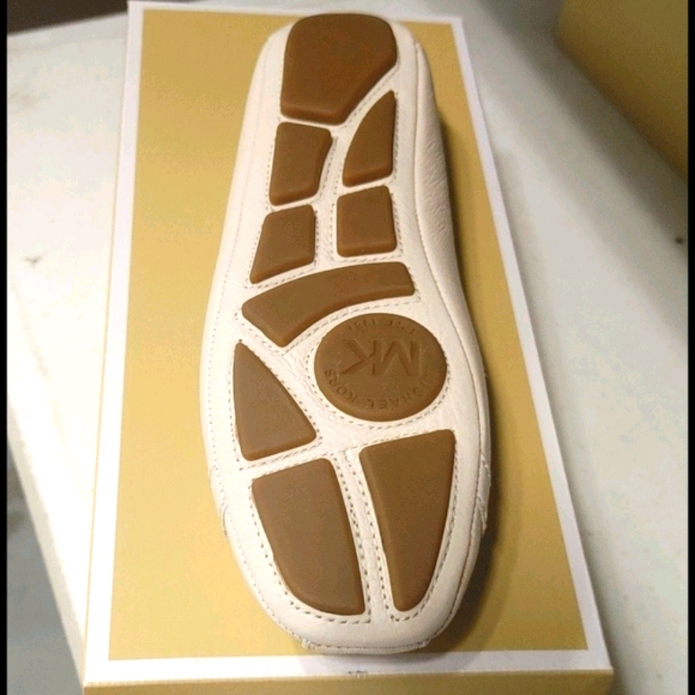 Michael Kors FULTON MOC Leather Ballet Flats MK Cream Gold Size 6 NEW - Picture 3 of 5